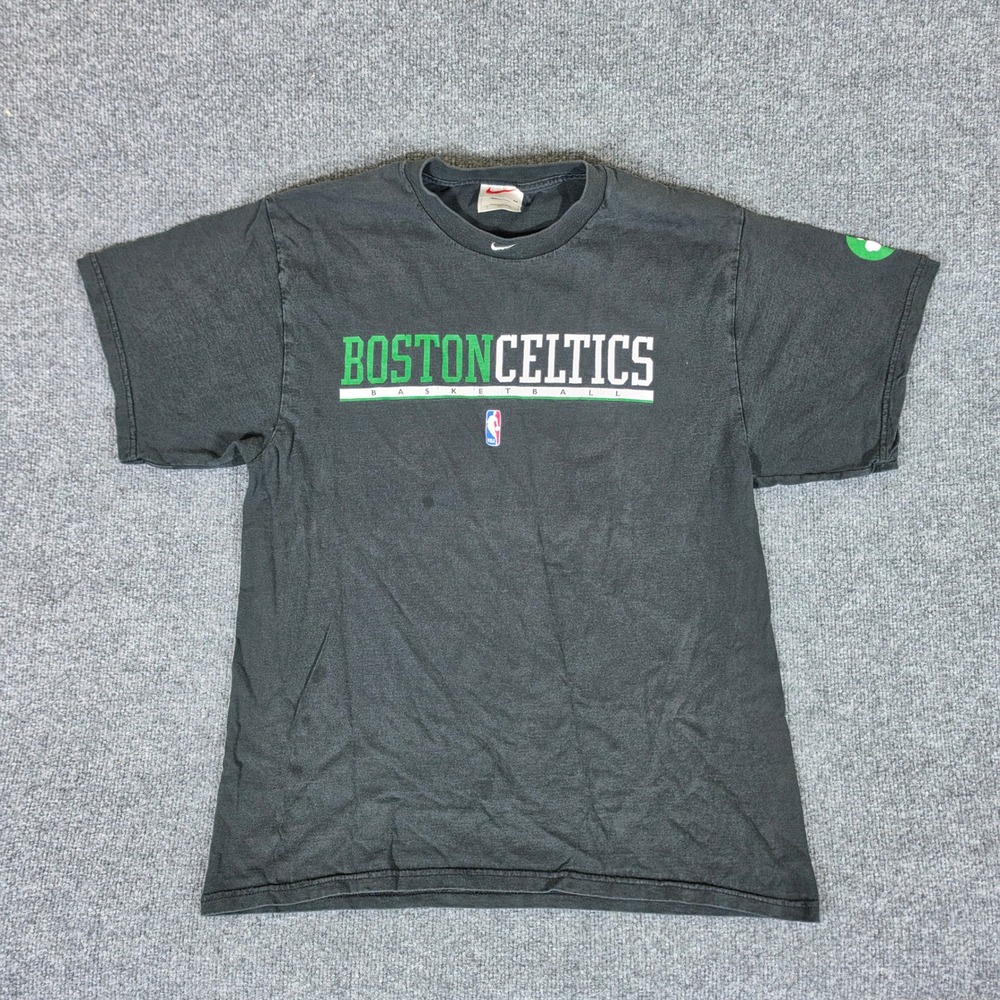 Nike Boston Celtics NBA Graphic T-Shirt Mens Medium Black Vintage Y2K Swoosh